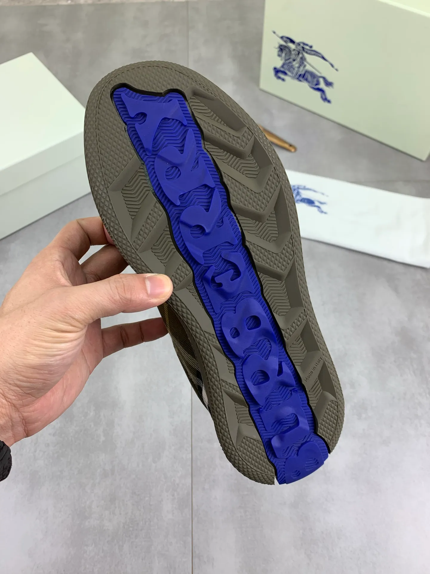 Factory price P580 [BURBERRY] Burberry - High-end quality original order - Upper: imported 🔝 original material - Lining: cowhide lining, feet; water-dyed cowhide - Outsole: ultra-light TPR rubber; two-color molded outsole - Super high quality control · Fine workmanship: highlighted (high-end, extravagance, grade) -Size: 38-46 (Male 38 46 can be customized) · Color: 4️⃣ colors available